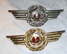 DDR NVA 2x Mützenkokarde Luftstreitkräfte, Gold, Silber