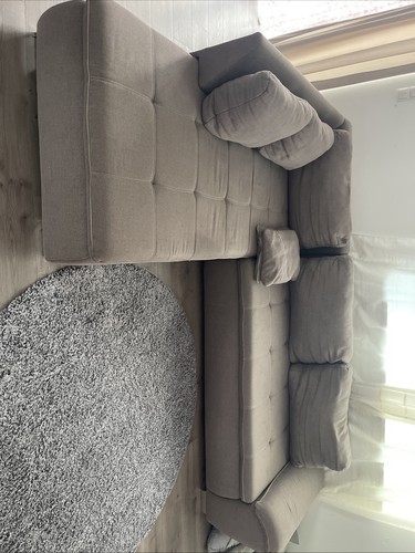 Ein großes sofa - großes,