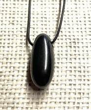 Shungit Anhänger „Tropfen“, ca. 30mm lang, poliert, mit Zertifikat