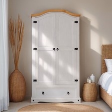 Kleiderschrank mit Schubladen