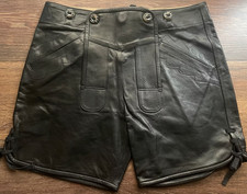 Kurze Glattlederhose schwarz Neuwertig Gr. M