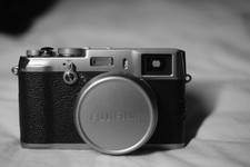 Fujifilm FinePix X Series X100 Digitalkamera +2 Fuji Objekt.,Tele und Weitwinkel