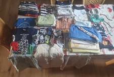  großes Kleiderpaket Junge Gr. 62 /68 Body, Tshirt, Pulli, Schlafsäcke, 61 Teile