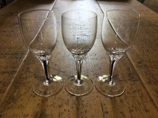 Trio kleiner Gläser mit einer klaren Schale & einem schwarzen Einsatz im Stiel