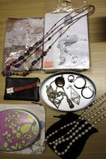 Trödel/Flohmarkt Konvolut Schmuck Uhr Tuch Dose usw Haushaltsauflösung