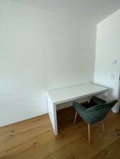 Schreibtisch mit oder ohne Stuhl