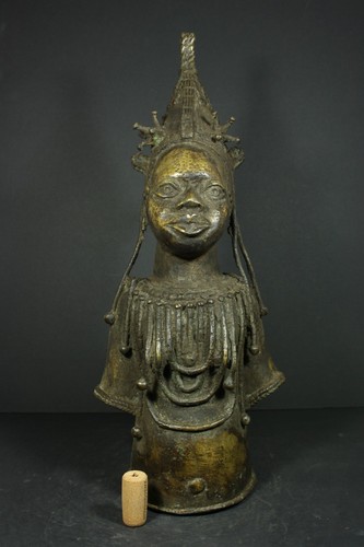 Benin bronze queen mother - bronze,