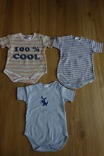 3 Bodys Kurzarm Gr. 50/56