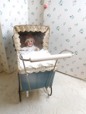alter Puppenwagen von ca. 1920 mit Kissen und Bettdecke unrestauriert Original