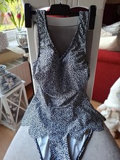 Toller Badeanzug mit SCHÖSSCHEN in Gr.36/38 Superschön