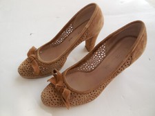 Damen Schuhe /Pumps der Marke Jil Rocco, Größe 36 Wildleder hellbraun