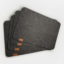 Miqio® - Design Tischset aus Filz | Marken Label aus echtem Leder | 4er Set