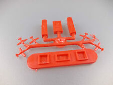 Tankstelle am Spritzling +Flugzeuge , Wiking Machart Nachguss?  1:87 (Karton2)