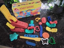 Knetwerk für Kinder, Play Doh mit verschiedenen Knetformen siehe Bilder