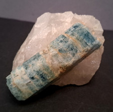 Aquamarin in Quarz-Matrix