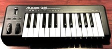 Masterkeyboard Alesis Q25 •
