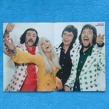 MIDDLE OF THE ROAD POSTER