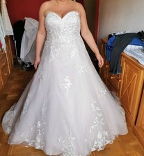 Brautkleid zu verkaufen Größe XXXL mit Schnüre und Schleppe inkl. Reifrock in L