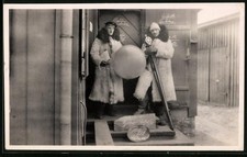 Fotografie 1.WK, Soldaten 1.Werft-Division machen einen Wetterballon startklar 