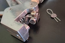 Plombenzange Gasanschlag