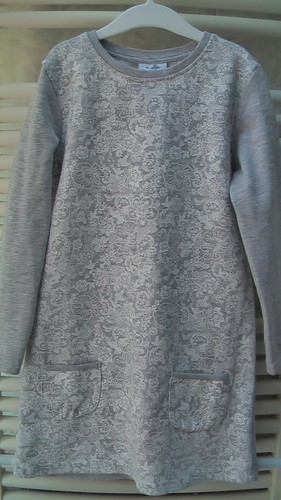 Hellgraues mädchenkleid mit - hellgraues,