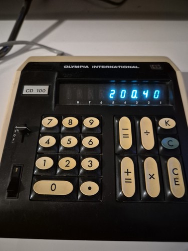 Elektronischer tischrechner - elektronischer,