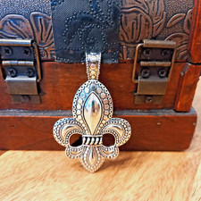 Großer Kettenanhänger Fleur