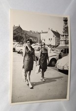 Frauen Budapest 1969 Oldtimer Citroën 2CV Ente VW Käfer Auto Foto Vintage E9