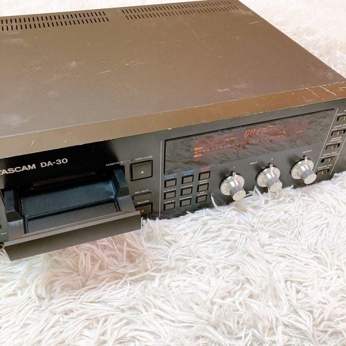 Tascam dat recorder deck - da-30,