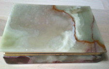 Marmor-Messing  Schatulle-Onyx. Mexico. 13x3,5x9,5.