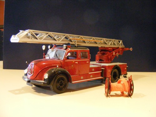 Minichamps 439 140 070 - 1:43,