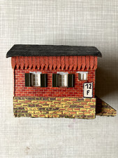 Bahnwärter-Haus (alt) - Eisenbahn - Spur H0 - Karton - 9,5 x 5 x 7 cm - bespielt