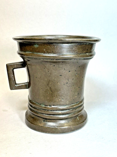 Alter bronzemörser mit - alter,