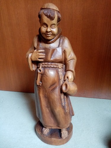 Holzfigur auf sockel - holzfigur,