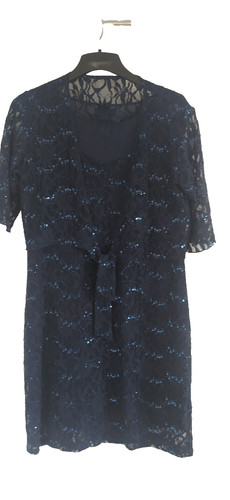 Spitzenkleid mit pailetten und - mit,