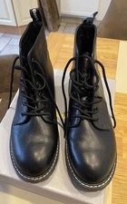 Bench knöchelhohe Lederschuhe mit dicker Sohle, 40 neu