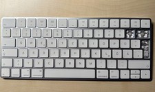 Apple Magic Keyboard QWERTZ - Silber/Weiß (MLA22D/A)  - Model# A1644; teildefekt
