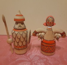 2 russische Holzfiguren