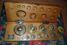 Alte Messing - Gewichte im Holzkasten - von 200 g bis 1 g -  Sammlerstück -