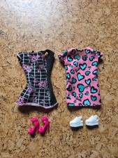 Barbie Kleider mit Schuhe.
