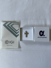 Kreuzanhänger aus Weißgold mit Diamanten