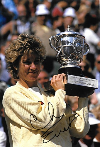 Chris evert hält trophäe - chris,