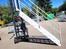 Treppe Stahltreppe Höhe ca 2m verzinkter Gitterrost 10 Stufen Wangen lackiert 22