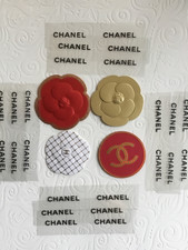 4 Chanel Sticker aus Pappe in rot-gold, gold, weiß-gold & 12 Kunststoff Sticker