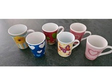 5 -teiliges Set Tassen Bunt bedruckt neuwertig Blume/Schmetterlinge/Herzen