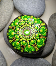 Mandala-Stein, groß,grün, Glücksbringer, Naturstein Bodensee, Handarbeit, Unikat