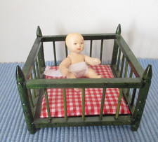 Laufstall und  Porzellanpuppe alt  Zubehör  Puppenstube/Puppenhaus