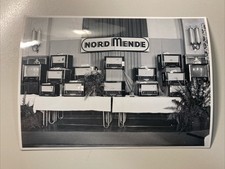1950er altes SW Foto Radio & Fernseher Ausstellung Messe TV Nord Mende