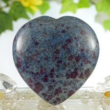 Rubin in Disthen Herz Blaues