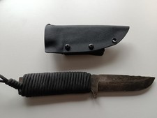 Schmiedeglut Sacki Messer 2.0, 1.2235 Carbonstahl, Schwarzes Paracord